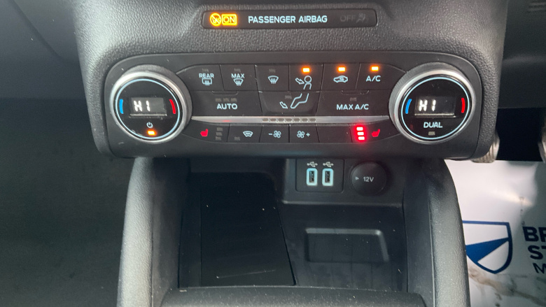 Ford Focus 1.0 EcoBoost Hybrid mHEV 125 Titanium Edition 5dr Petrol Hatchback